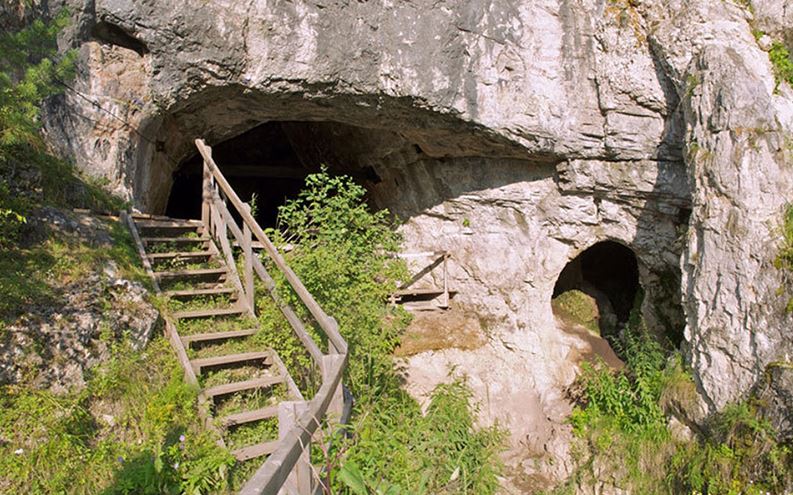 Denisova-Höhle.JPG